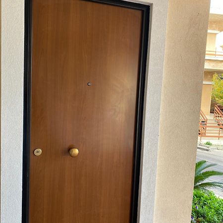 Cozy Apartment Near Airport Koropi Exterior foto