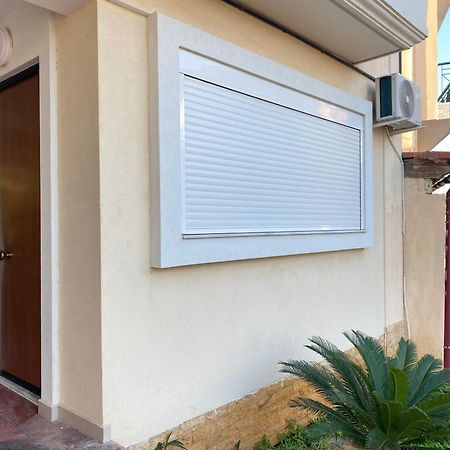Cozy Apartment Near Airport Koropi Exterior foto