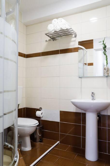 Cozy Apartment Near Airport Koropi Exterior foto