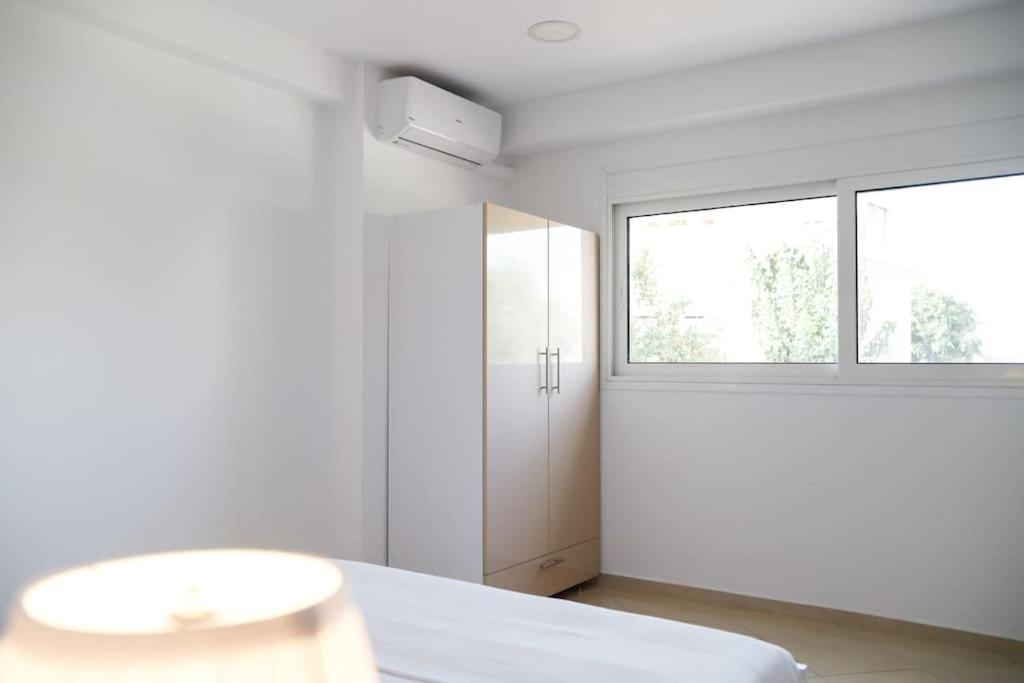 Cozy Apartment Near Airport Koropi Exterior foto