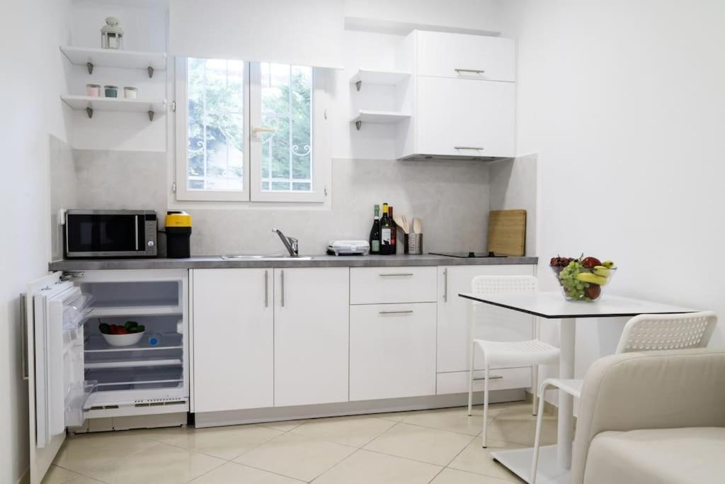 Cozy Apartment Near Airport Koropi Exterior foto