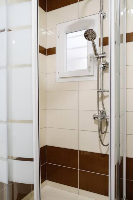 Cozy Apartment Near Airport Koropi Exterior foto
