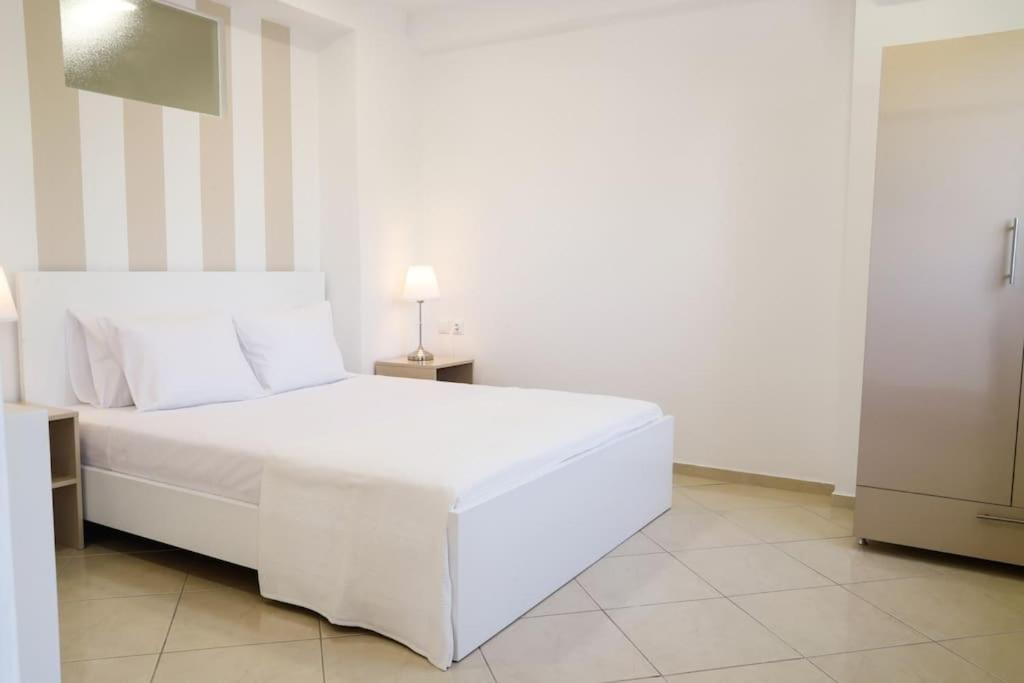 Cozy Apartment Near Airport Koropi Exterior foto