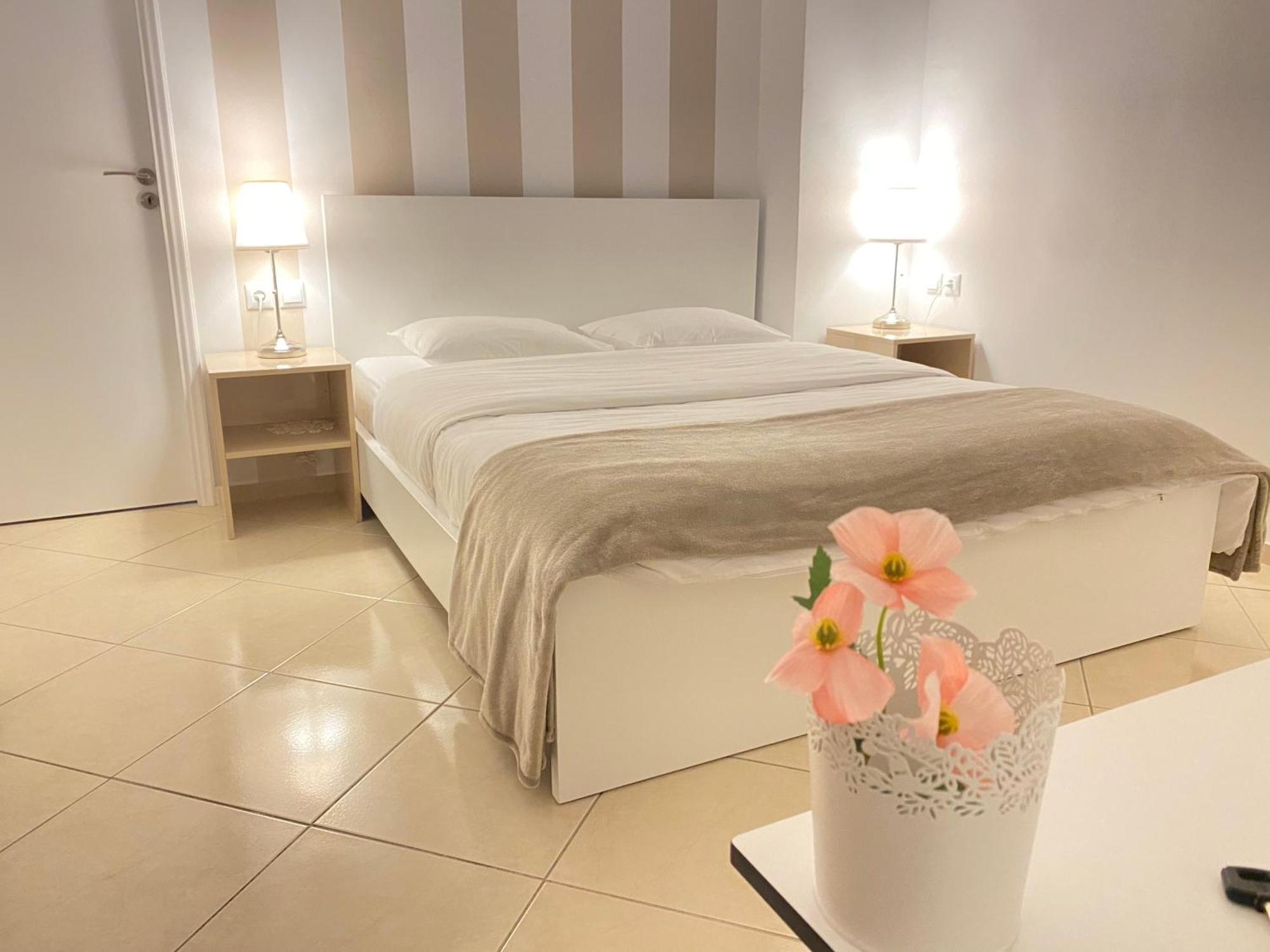 Cozy Apartment Near Airport Koropi Exterior foto